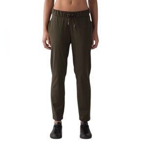 Lululemon On The Fly Pant Size 6 Dark Olive Athleisure Workout EUC